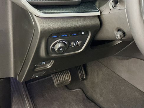 Used 2024 Jeep Grand Cherokee Trailhawk w/ Advanced Protech Group II AWD/4WD image 17