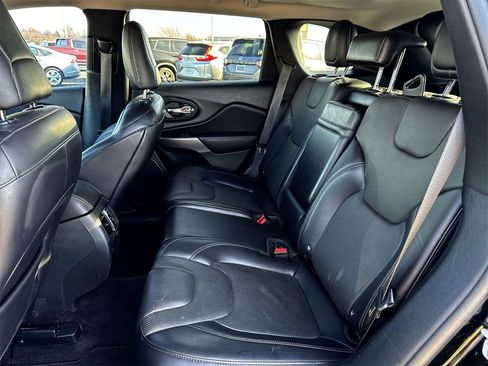 Used 2019 Jeep Cherokee Limited w/ Technology Group image 23