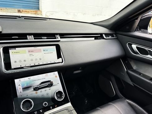 Used 2019 Land Rover Range Rover Velar R-Dynamic SE image 18
