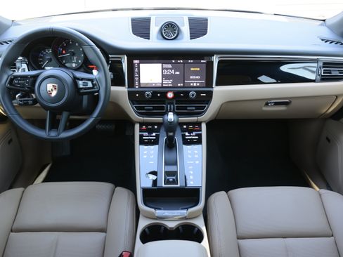 Certified 2026 Porsche Macan AWD/4WD image 12