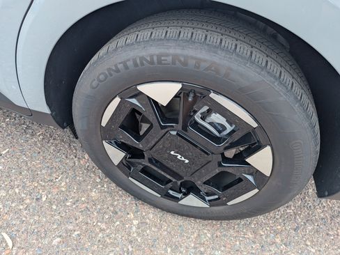 Certified 2025 Kia Carnival EX image 13