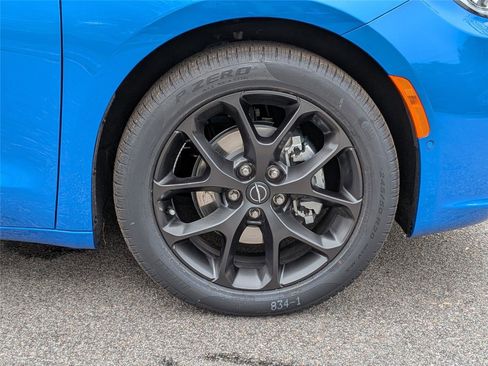 New 2026 Chrysler Pacifica Select FWD image 12