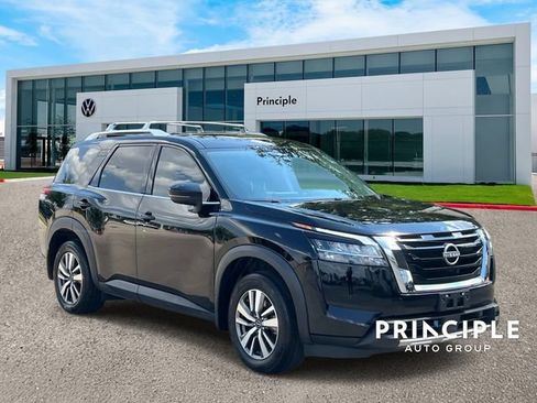 Used 2024 Nissan Pathfinder SL FWD image 3
