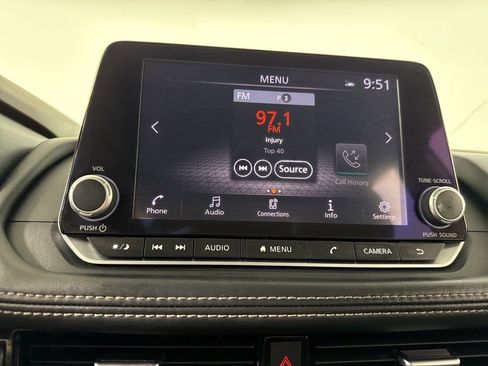 Used 2023 Nissan Rogue SV image 15