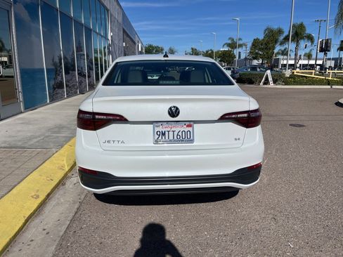 Used 2023 Volkswagen Jetta SE w/ Panoramic Sunroof Package image 6
