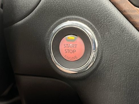 Used 2019 Nissan Pathfinder Platinum image 22