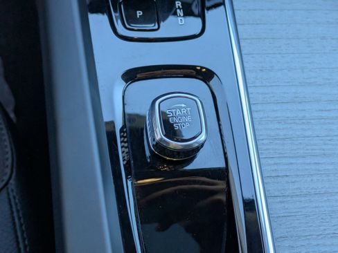 Certified 2025 Volvo XC60 B5 Plus image 18