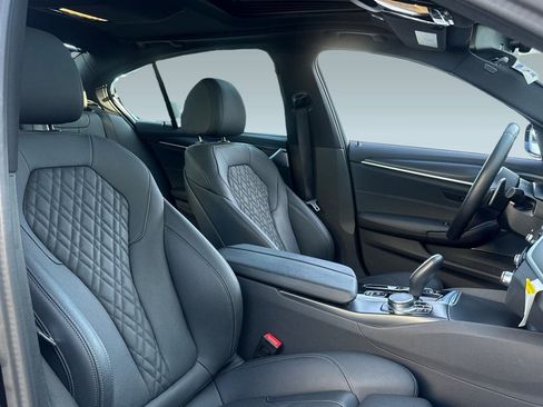 Used 2023 BMW 530e w/ Executive Package image 31