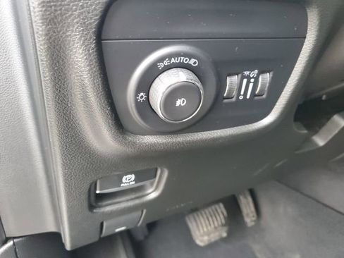 Used 2023 Jeep Grand Cherokee Limited image 18