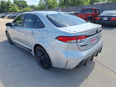 Used 2025 Toyota Corolla SE FWD image 4
