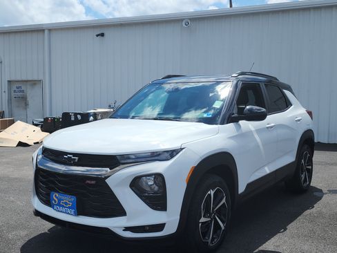 Used 2023 Chevrolet TrailBlazer RS w/ Sun and Liftgate Package AWD/4WD image 1