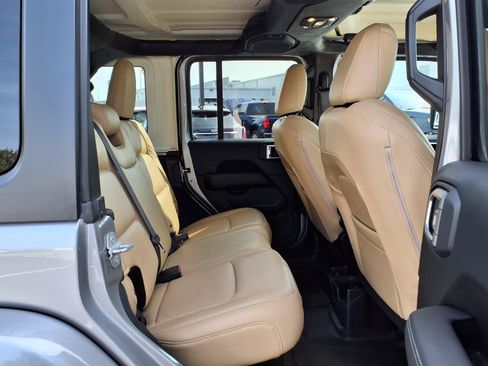 Used 2019 Jeep Wrangler Unlimited Sahara w/ Cold Weather Group AWD/4WD image 29