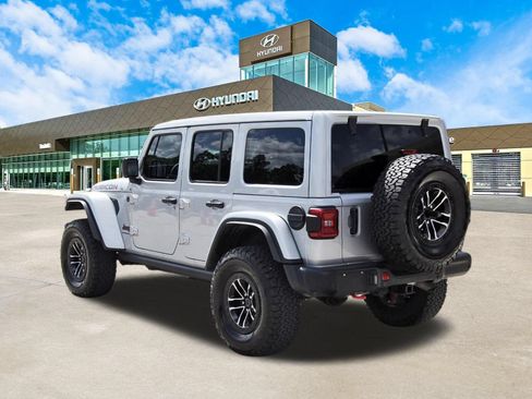 Used 2024 Jeep Wrangler Unlimited Rubicon AWD/4WD image 8