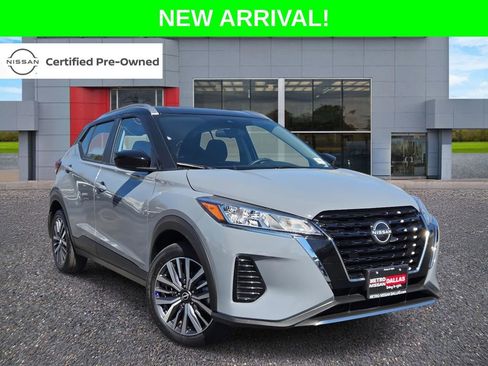 Used 2023 Nissan Kicks SV image 1