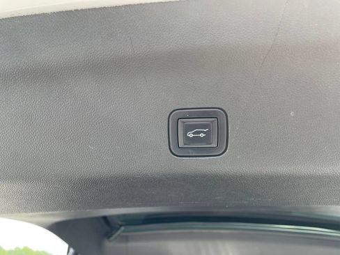 Used 2022 GMC Yukon Denali AWD/4WD image 8