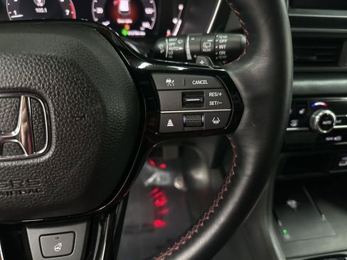 Used 2025 Honda Pilot Black Edition image 16