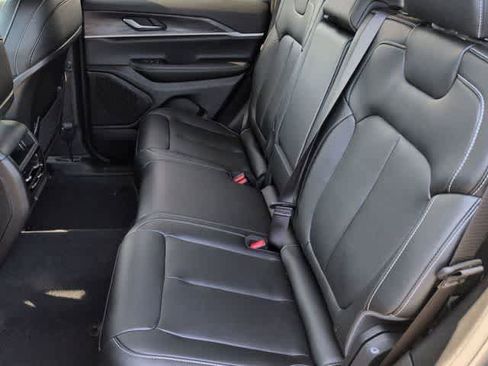 Used 2023 Jeep Grand Cherokee Limited AWD/4WD image 19