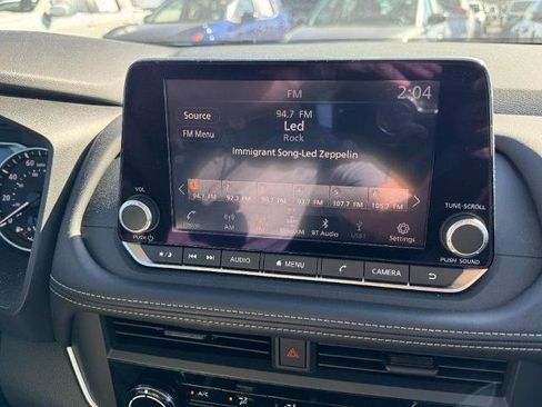 Certified 2025 Nissan Rogue S FWD image 19