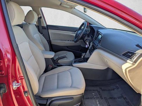 Used 2017 Hyundai Elantra SE image 19