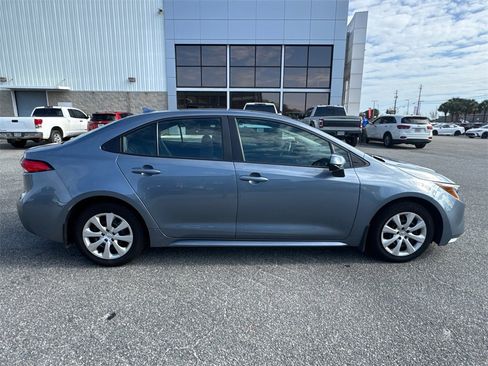 Used 2025 Toyota Corolla LE image 2