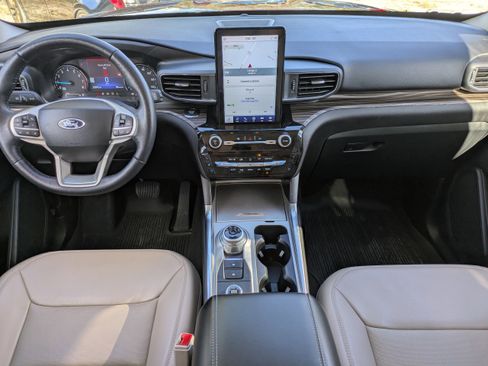 Certified 2023 Ford Explorer Limited w/ Limited Technology Package image 28