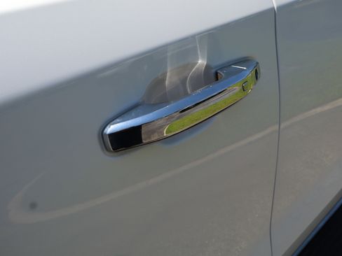 Used 2019 Chevrolet Silverado 1500 High Country w/ Technology Package AWD/4WD image 19