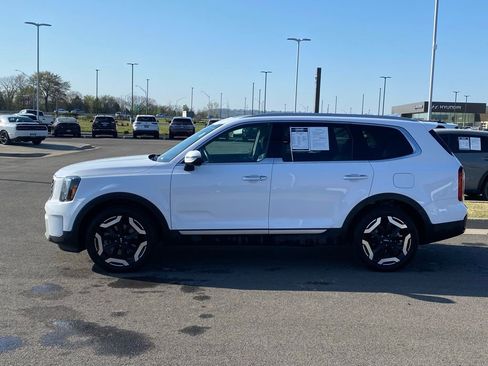 Used 2025 Kia Telluride S image 4