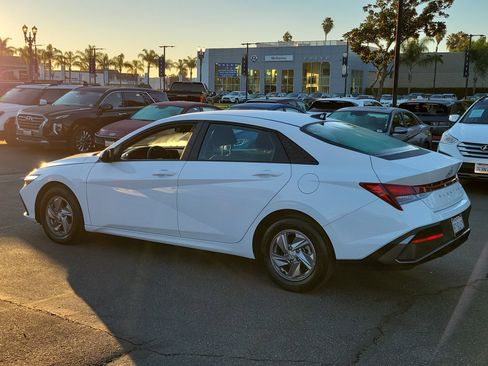 Certified 2025 Hyundai Elantra SE image 27