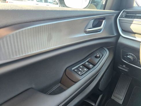 New 2025 Jeep Grand Cherokee Altitude image 28