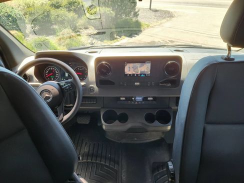 Used 2024 Mercedes-Benz Sprinter 2500 image 65