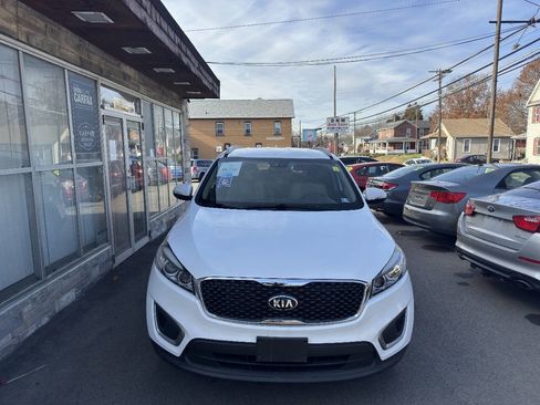 Used 2016 Kia Sorento FWD image 3