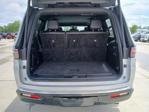 Used 2023 Jeep Wagoneer Series III w/ Preferred Equipment Group AWD/4WD image 26