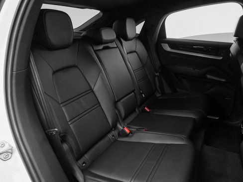 Certified 2024 Porsche Cayenne image 23