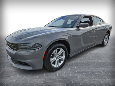 Used 2019 Dodge Charger SXT image 3