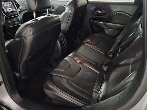 Used 2019 Jeep Cherokee Limited FWD image 25