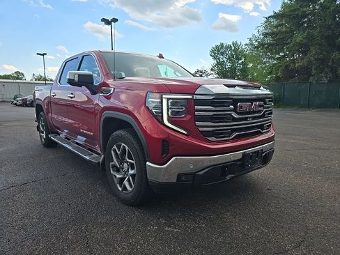 Used 2024 GMC Sierra 1500 SLT w/ SLT Premium Plus Package AWD/4WD image 4