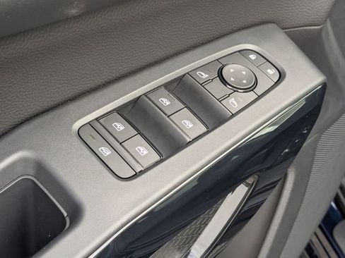 New 2025 Nissan Pathfinder SV w/ SV Premium Package image 12