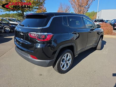 Used 2025 Jeep Compass Sport image 10