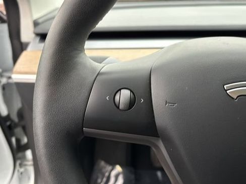 Used 2023 Tesla Model 3 Standard Range image 23