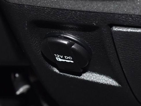 Used 2018 RAM 2500 Tradesman w/ Chrome Appearance Group image 21