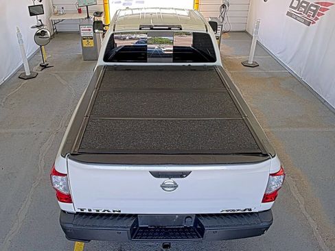 Used 2017 Nissan Titan PRO-4X w/ Pro-4x Convenience Package AWD/4WD image 2