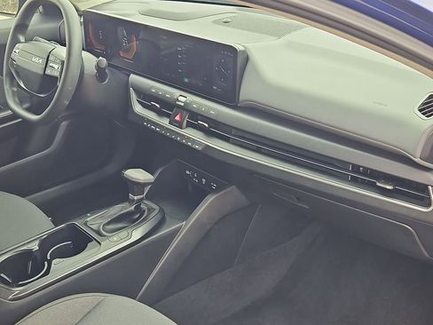 Used 2025 Kia K4 LXS image 31