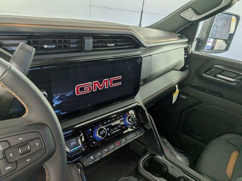 New 2026 GMC Sierra 2500 AT4 w/ AT4 Premium Plus Package AWD/4WD image 22