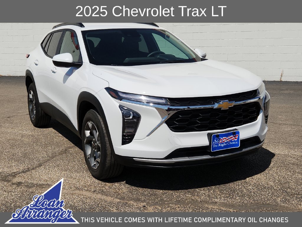 Used 2025 Chevrolet Trax LT FWD image 2