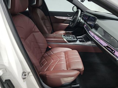 Used 2023 BMW 740i w/ Executive Package RWD image 10