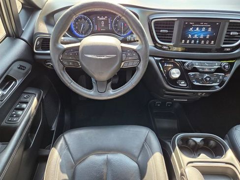 Used 2020 Chrysler Pacifica Touring-L w/ S Appearance Package image 14