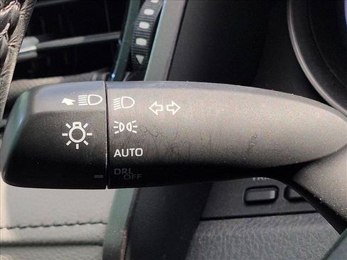 Used 2021 Toyota Camry SE w/ Convenience Package FWD image 8