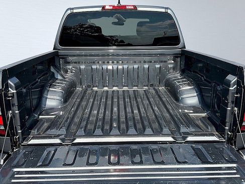 Used 2022 Nissan Frontier SV w/ Technology Package image 15