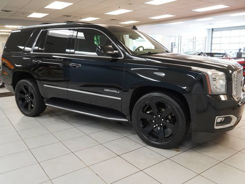 Used 2017 GMC Yukon Denali w/ Open Road Package AWD/4WD image 18