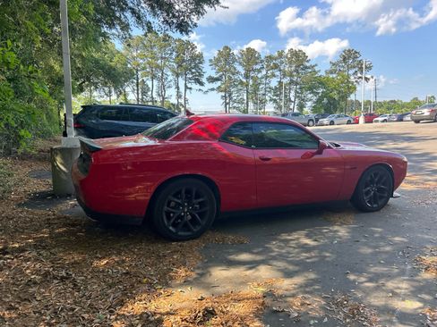 Used 2023 Dodge Challenger R/T w/ Plus Package image 5